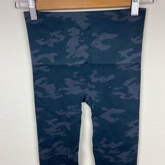 Spanx Look At Me Now Leggings - Black Camo - Picture 7 of 8